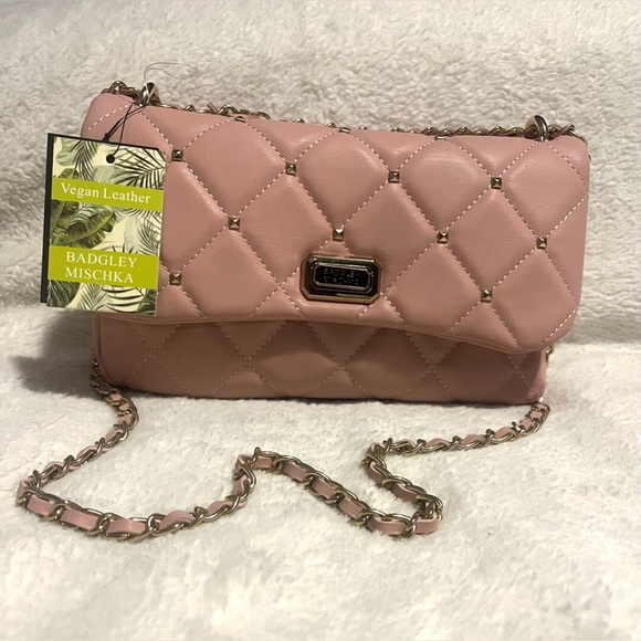 Badgley Mischka Handbags - NWT BADGLEY MISCHKA Quilted Vegan Leather Blush pink  purse💗